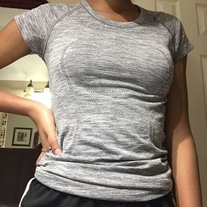 An cute Lululemon athletic shirt